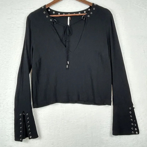 Free People Jump to the Beat Black Cropped Long‎ Sleeves Rivets Tie Neck Size M - Picture 1 of 12
